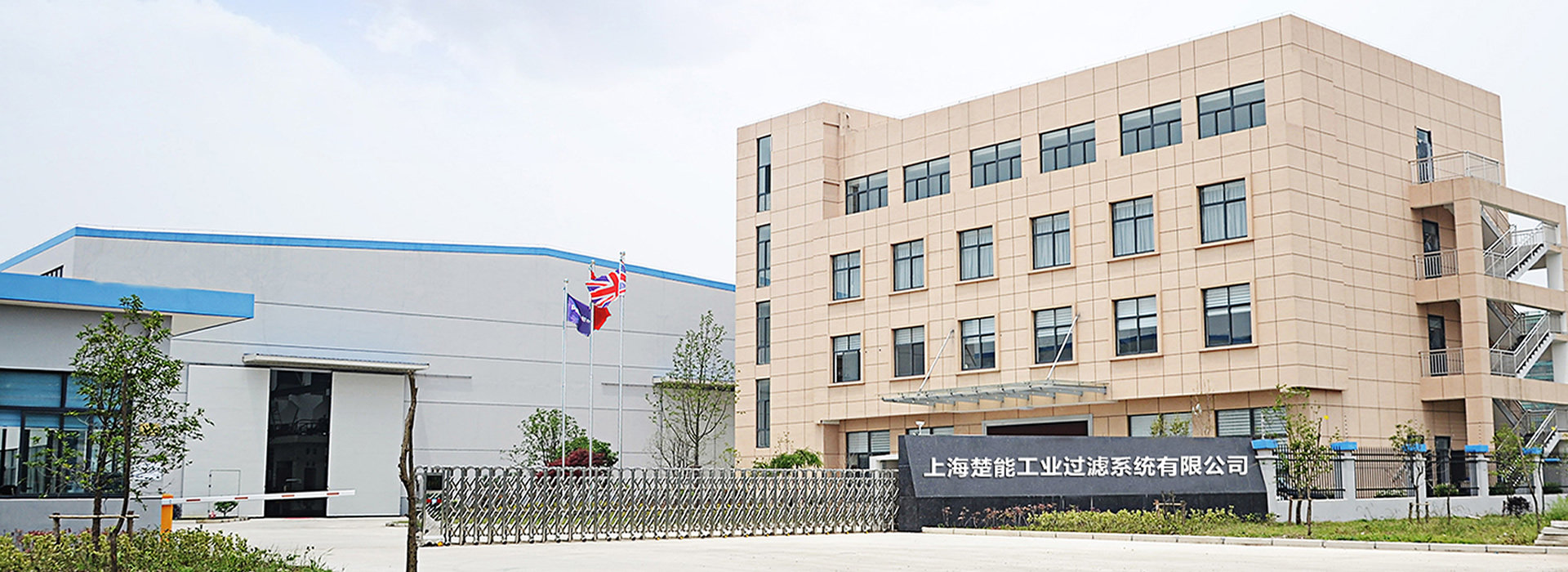 全自動自清洗過濾器通過高效的機械式刮除方式，將濾元表面積累的顆粒雜質自動清除